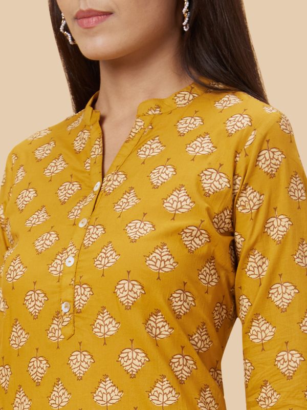Globus Women Mustard Printed Straight Kurta