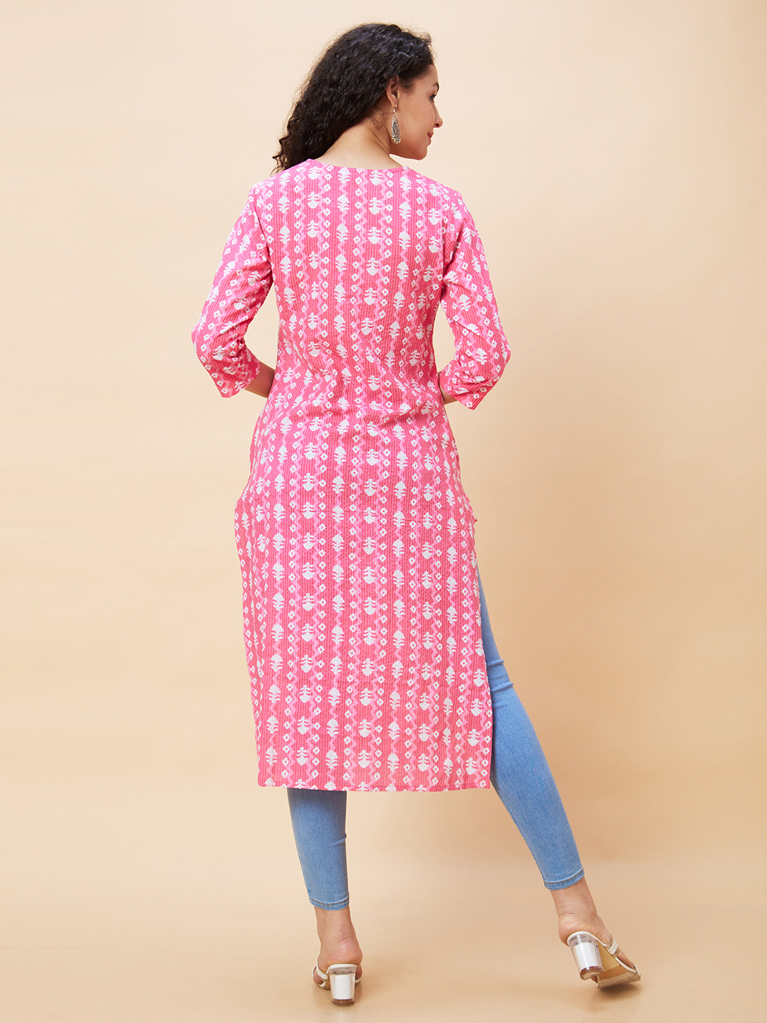 Globus Women Pink Ethnic Motifs Print Round Neck Lace Detailing Straight Fusion Kurta