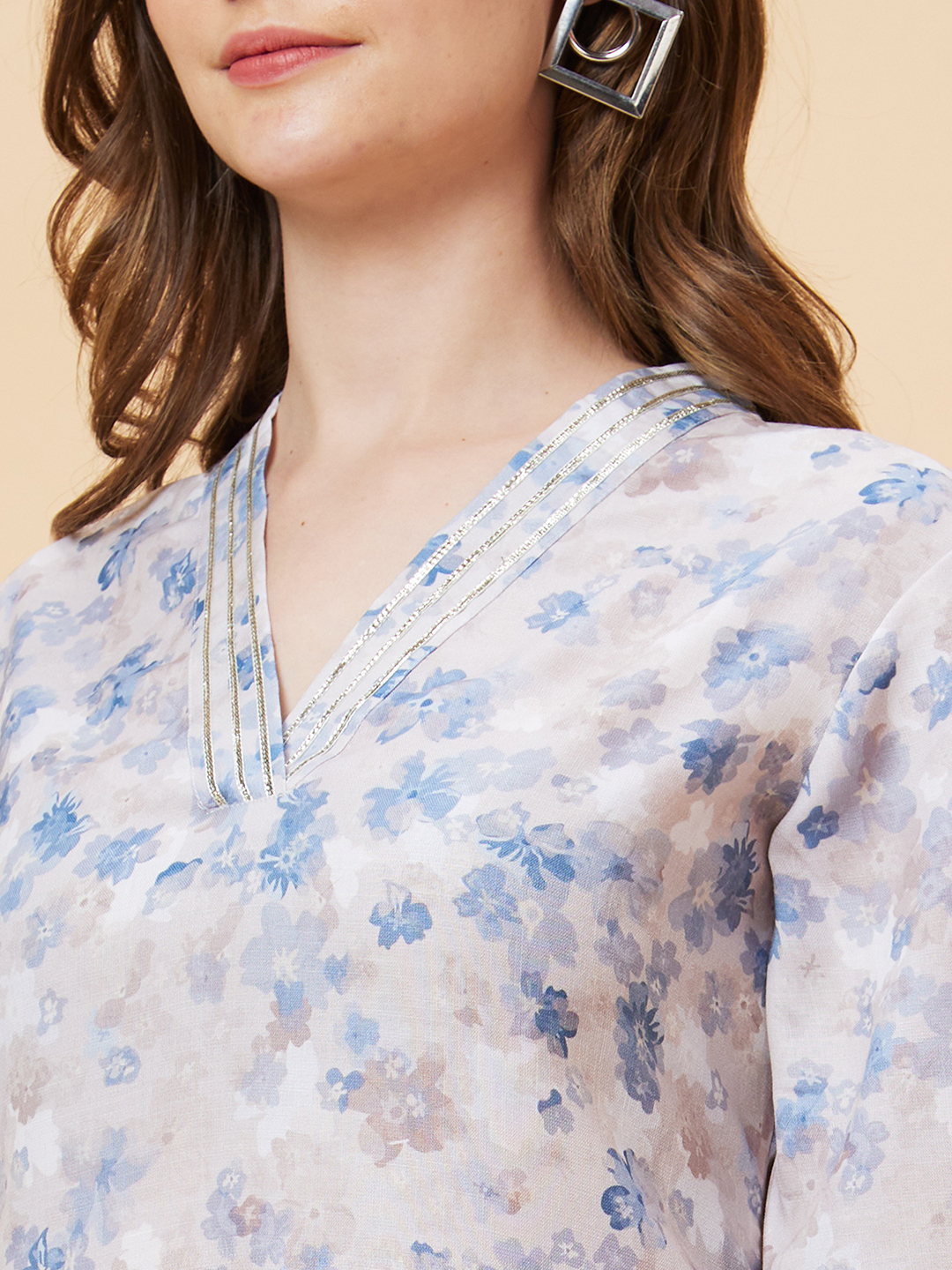 Globus Women Blue Floral Print Lace Detailing Overlapping Neckline Straight Kurta