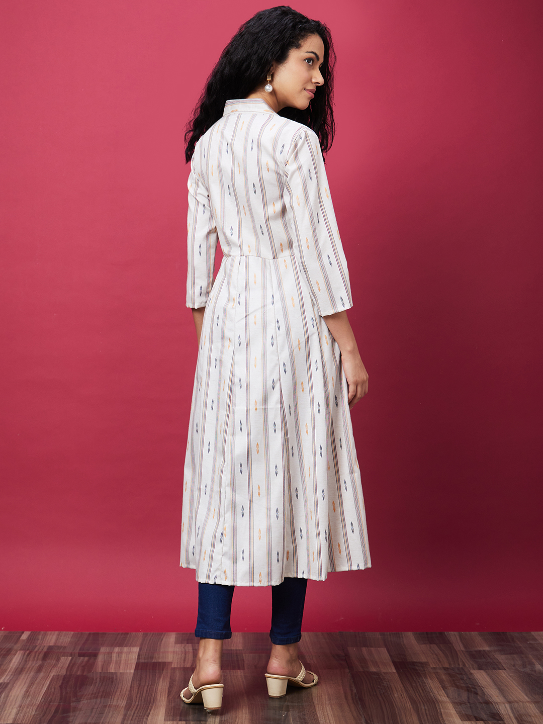 Globus Women Off-White Woven Design Cotton Kurta