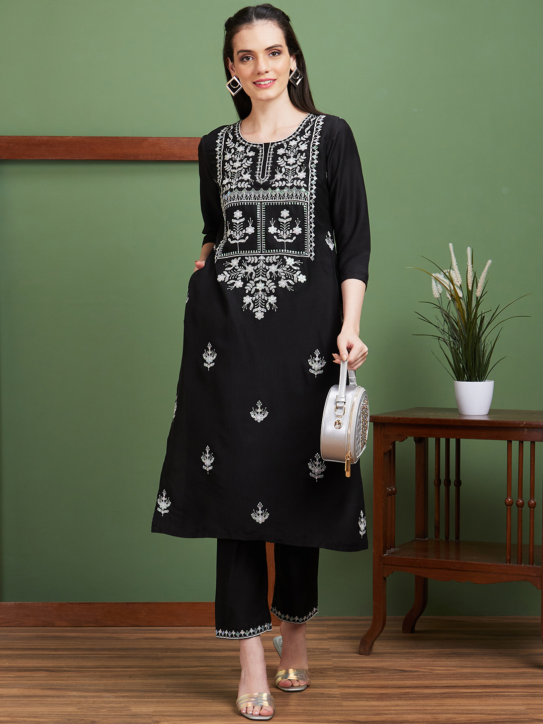 Globus Women Black Floral Embroidered Polyester Round Neck Casual Straight Kurta With Pant