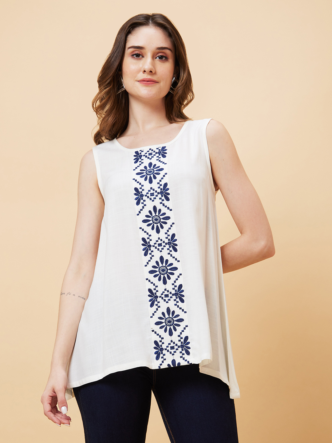 Globus Women Off White Round Neck Floral Embroidered Sleeveless A-Line Tunic