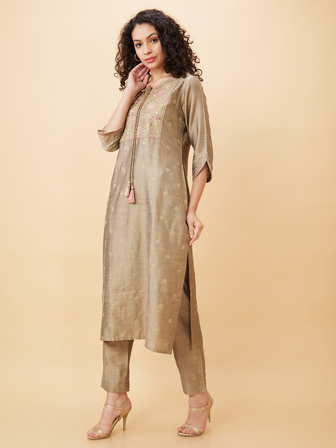Globus Women Taupe Floral Embroidered Yoke Tie-Up Neck Straight Kurta With Trousers