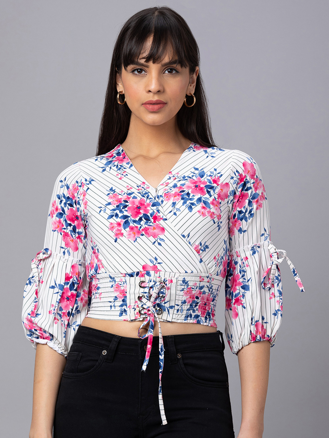 Globus Women Off White Printed V-Neck Cinched Waist Crop Top