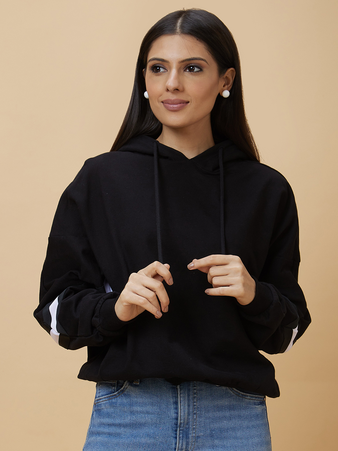 Globus Women Black Casual Hooded Drop Shoulder Full Sleeve Sweatshirt