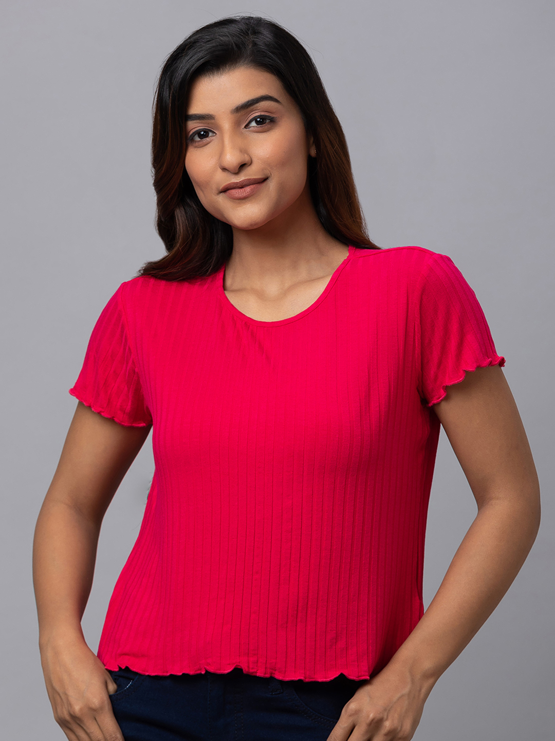 Globus Women Red Solid Round Neck Casual Regular Fit Crop Tshirt