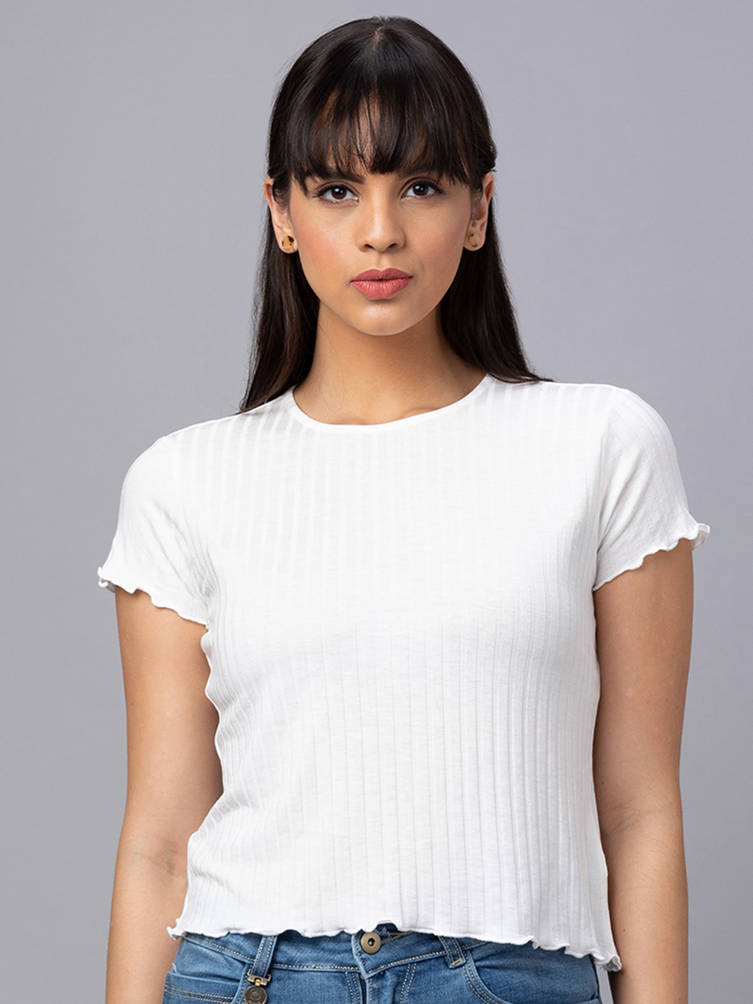 Globus Women White Solid Round Neck Casual Regular Fit Crop Tshirt