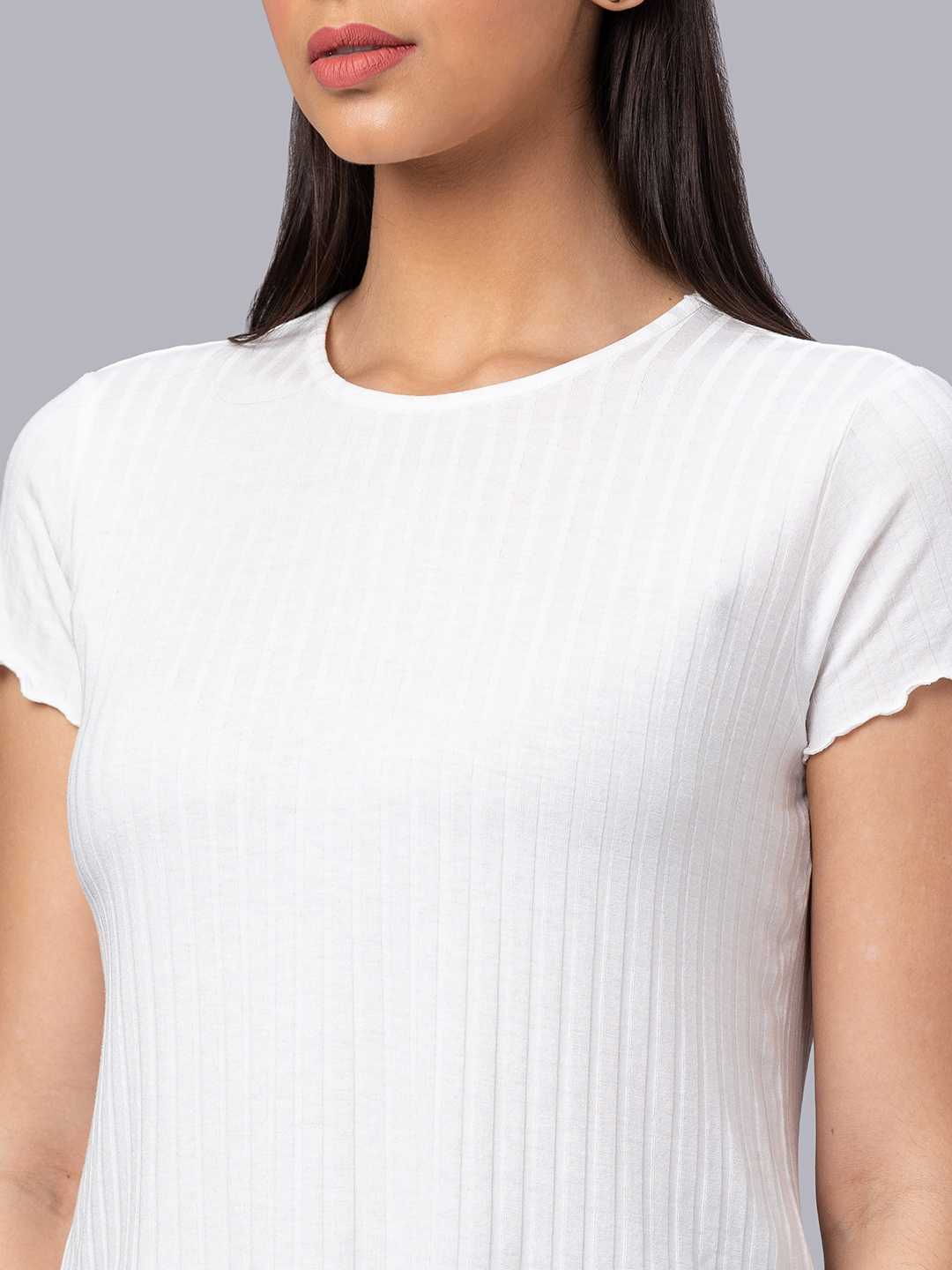 Globus Women White Solid Round Neck Casual Regular Fit Crop Tshirt